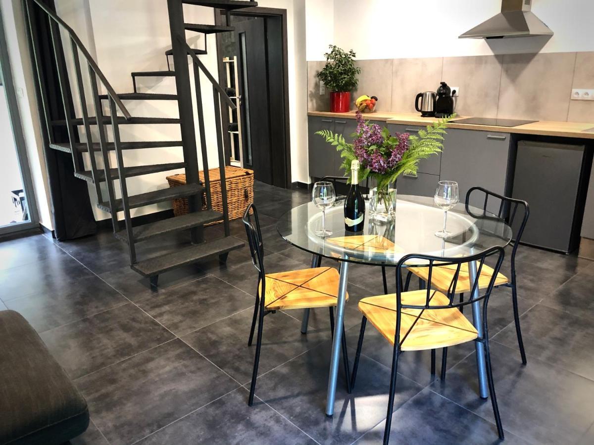 Mezonetovy Apartman S Terasou Na Samote V Lese Vlkava Bagian luar foto